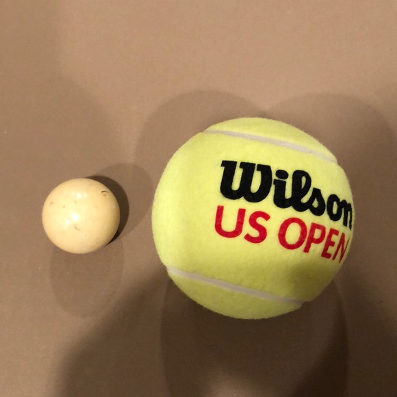 Extra large wilson us open tennis ball - Picture 2 of 5